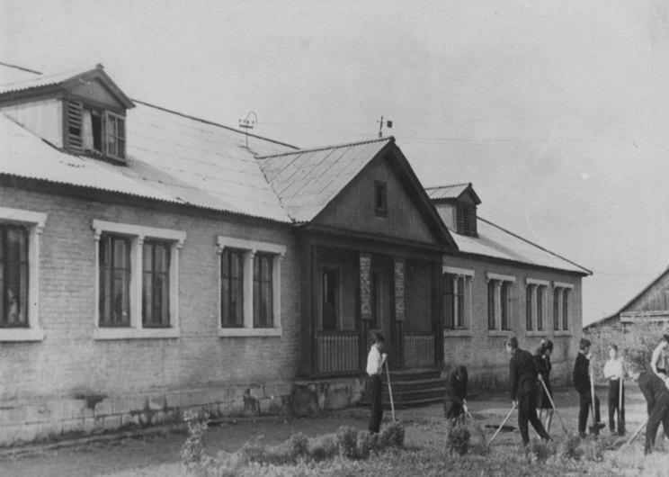 Самое первое здание школы, 1957 год